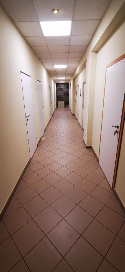 Hostel Powstaniec Wola - Private Rooms Varsóvia Exterior foto