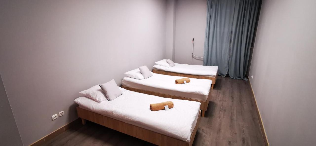 Hostel Powstaniec Wola - Private Rooms Varsóvia Exterior foto