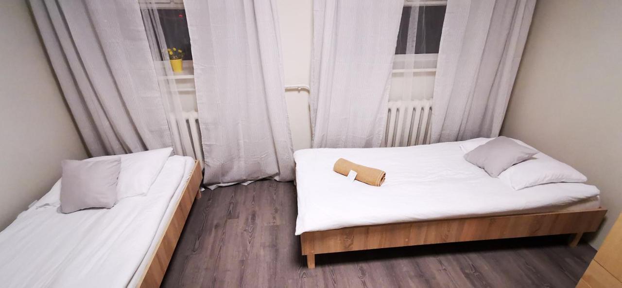 Hostel Powstaniec Wola - Private Rooms Varsóvia Exterior foto